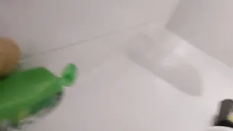Pissing women Tape 12