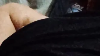 VAZOU marido lambe sua linda esposa e coloca um brinquedo na bunda dela