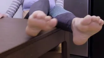 He had the privilege of worshipping my soles after a run CUM ON SOLES