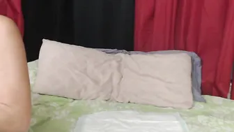 Rachel HH22 Peeing inside my leggings on my bed Want me to piss for you?