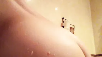 Recorded how Bae masturbates into the shower