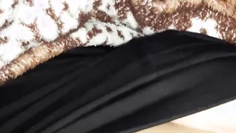 I masturbate cunt while the masseuse give a grind