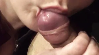Patron donne moi ta bite sous le bureau et concentre toi en visioconférence