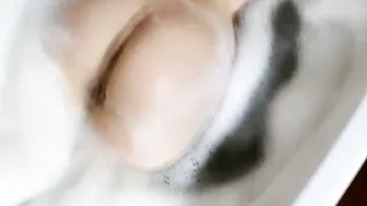 The hare screwed a big titted women inside a foam bath tub