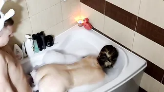 The hare screwed a big titted women inside a foam bath tub