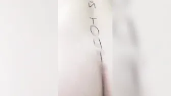 Hot cunt with mouth with gigantic booty dancing and moving without panty