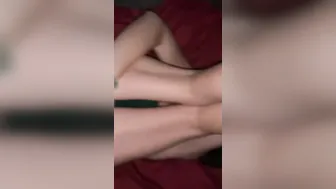 Slender bimbo jizzes while gets anal jizzed