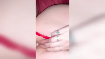 Slender bimbo jizzes while gets anal jizzed