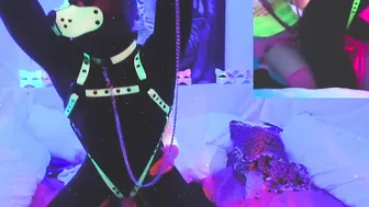 @SexyNeonKitty Female Domination Pegging anal fucking puppy play booty live sex performance on Chaturbate