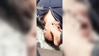 Toes licking