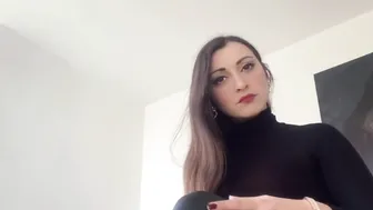 Italian ADORAMI IL CULO E PRENDITI I MIEI INSULTI