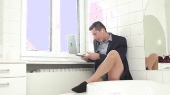 DEVIANTE - Vulgar Girlfriends Booty vs Working From Home Seen on Zoom