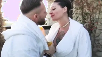 Si trucca con un diamante nel culo