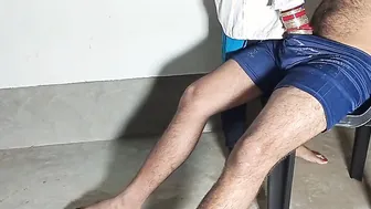 Hospital Me Nurse Ko Patakar Vahi Chair Par Chod Diya