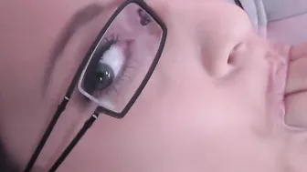 Brillenschlange besorgt es sich vor der Camera