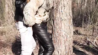 STUNNING OUTDOORS SCREWED Quick risky sex. Fur coat and leather
