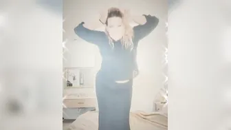 Dancer porn video – Lazy Sunday... Gets ready for a long week