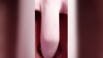 I strokve my vagina and cum stretched and performance my amazing soak cunt