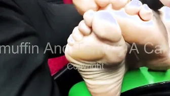 Lei si prova le scarpe...