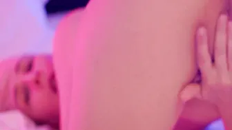 Closeups porn video – She spreads her Snatch for the first time Short Hair