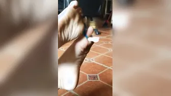 Close up toe bound wiggles