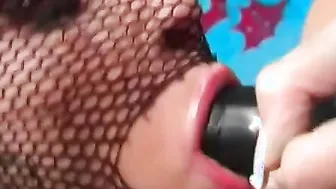 Wild dom makes her sub sluts lto lick her tight