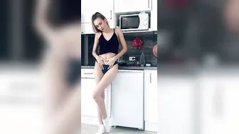 Great 19 Year Old Mencia Francis Masturbates On Webcam inside the Kitchen