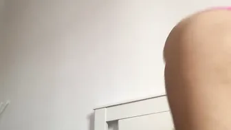 Satisfy cum on my toes