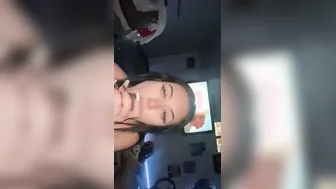 tatted Hottie into pigtails blows thick ebony penis