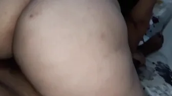 عندها طرف كبير وطبون مزغب روتيني اليومي لخديجة القحبة فبيت نعاس سكس مغربي