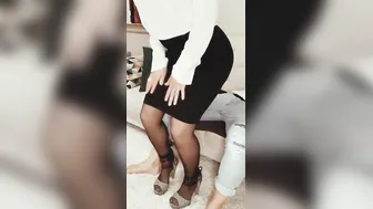 Je me fais enculer sauvagement et me gode la chatte en même temps...