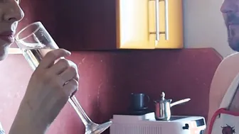 Hotloverscouple porn video – Вкусный завтрак возбудил девушку и она отблагодарила сочным минетом