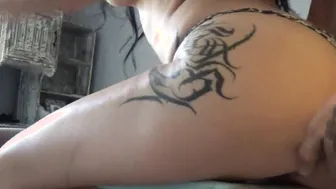 CUTIE ROUND BUTT BEAUTY GOT NAILED AND CREAMPIED INSIDE THE CHAIR