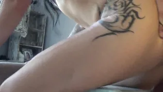 CUTIE ROUND BUTT BEAUTY GOT NAILED AND CREAMPIED INSIDE THE CHAIR