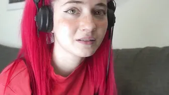 Slim 19 year old reacting to Amateur Porn - Emma Fiore
