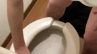 仕事中おトイレに行けなくて10時間、おしっこしだしたら止まらないOL