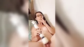 having fun with cunt smoking into glasses