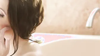 Plan porn video – Stacked Babes Take A Bath Tub Together