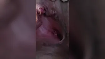 Daddy fingerblasts tons of cream to eat