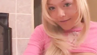 Musical 19 yo bimbo shoves flute into her twat