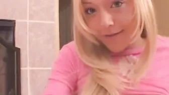 Musical pussied 18 yo hoe shoves flute inside