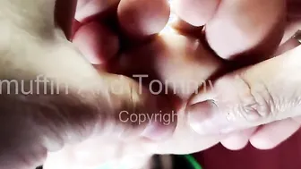 Ladymuffin si fà massaggiare i piedi