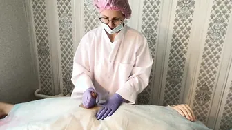 Nurse Helps to Donated Sperm From a Donor