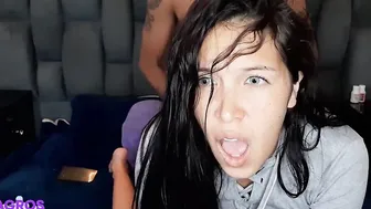 Mi novio se calienta con mi culo y me folla
