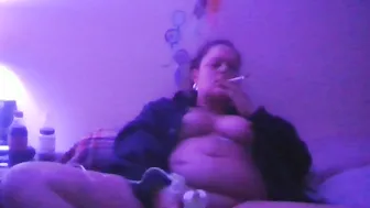 Smoking inside bed Vibes