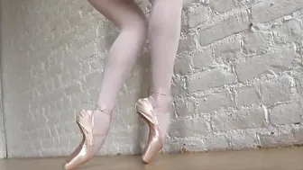 Ballet stripper Annetts irresistible Bombshell long legs rise very high.