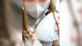 【Ｉカップ変態巨乳女子大生とうふ】Tiktokでバズった例の私服でネカフェで通行人にびくびくしながら巨大ディルドでオナニー