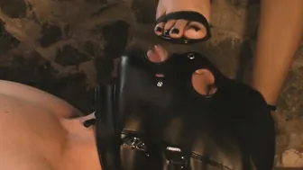 sexy Astrid | feet sub licks heels clean and worship Cutie toes