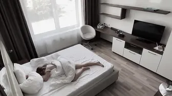 OMGTHE ROOM CLEANER WOKE UP CHICK WITH HIS DICK