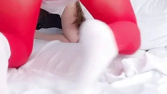A cunt with mouth with a gigantic booty fucks her tight twat
